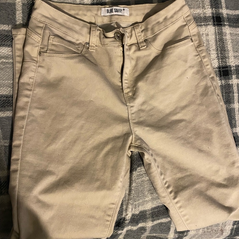 Women’s tan pants.💛